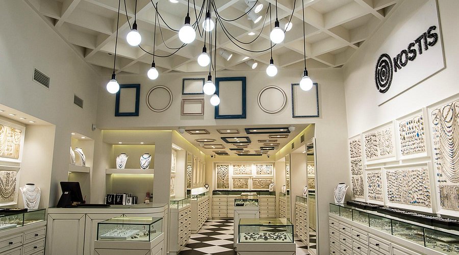 Tienda de Joyas de Lujo: Elegantes Collares, Anillos y Pulseras – Diseño Exclusivo