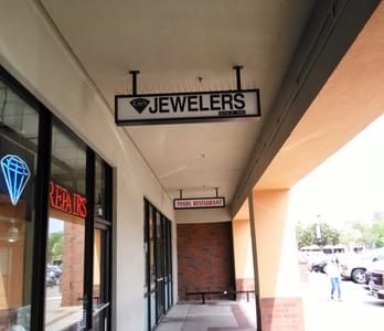 Lee's Jewelers 1 Lee’s Jewelers: Joyas de lujo, anillos de compromiso y accesorios brillantes