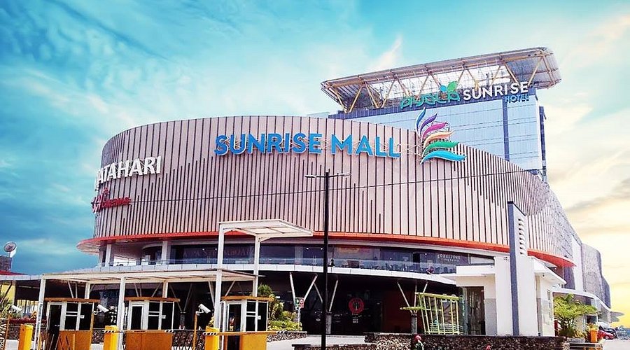 Sunrise Mall: Centro comercial moderno al amanecer, arquitectura contemporánea y tiendas de moda