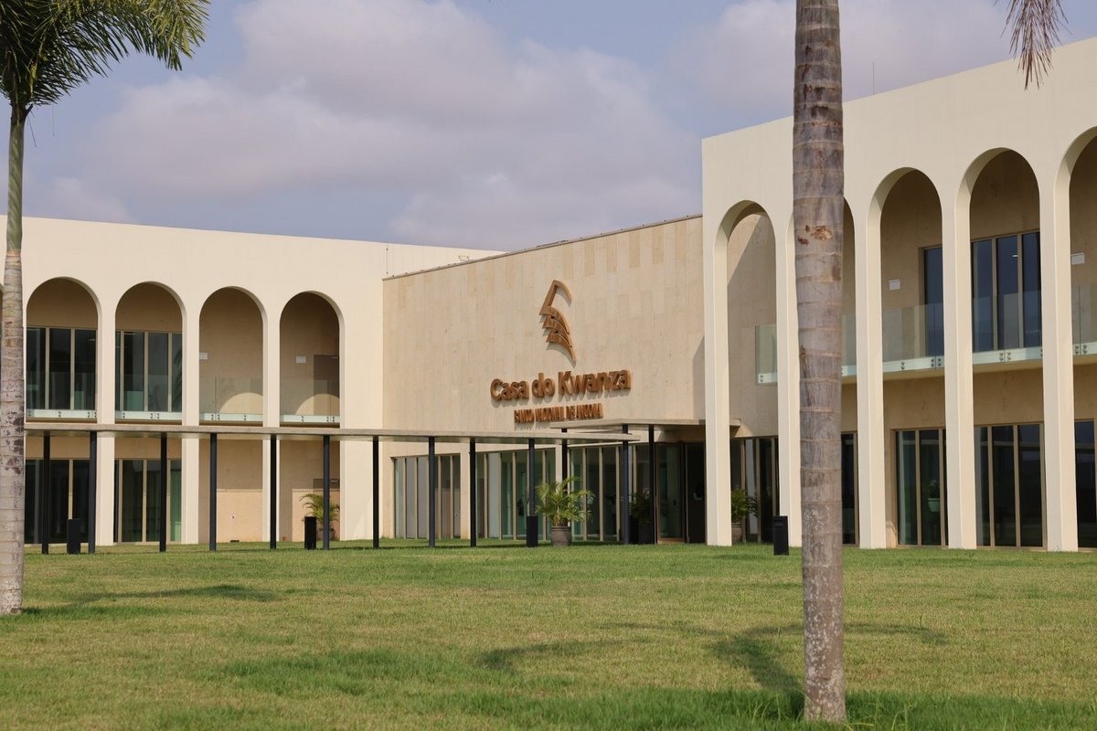 Luanda Cash: Dinero rápido y seguro en Angola – Cajeros automáticos, transferencias y cambio de divisas