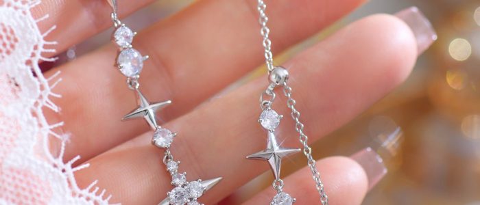 Joyas Celestiales: Collares y Anillos Inspirados en Astros, Brillantes y Elegantes