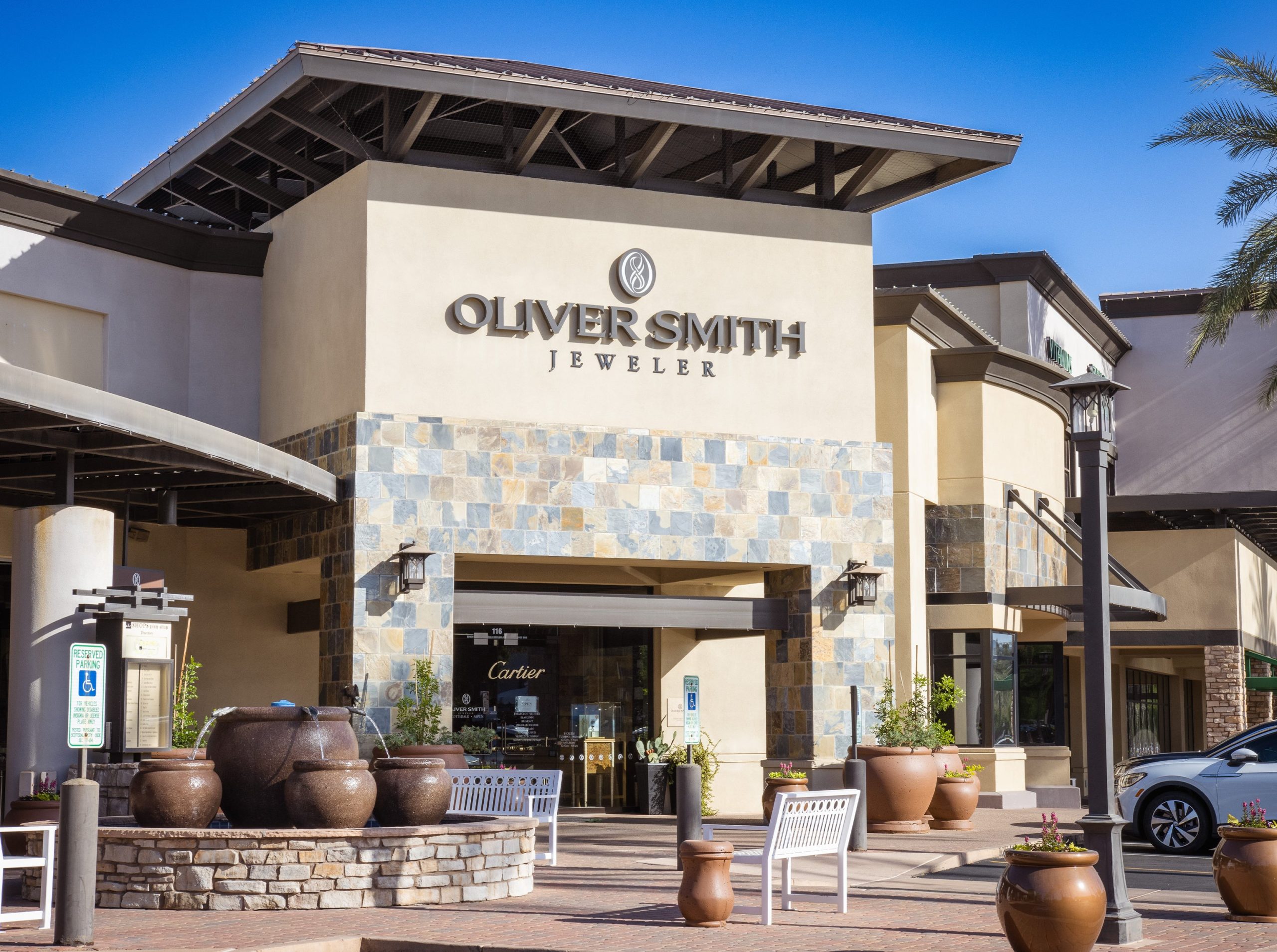 Oliver Smith Jeweler Flagship: Tienda insignia de joyas de lujo, diseño exclusivo