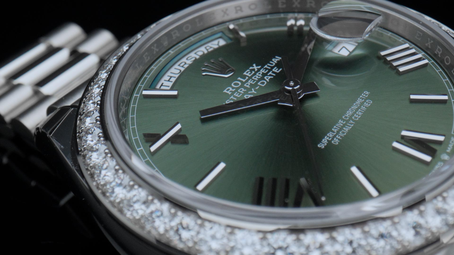 Imagen de cofre de relojes de lujo: Rolex auténtico y colección premium