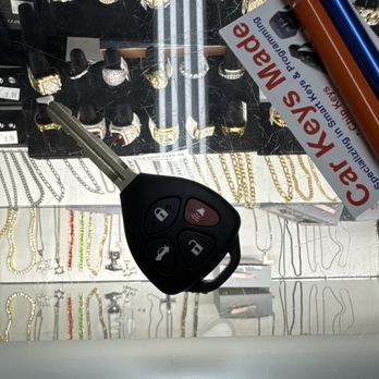 Reparación de Relojes y Fabricación de Llaves de Coche – Servicio Profesional de John