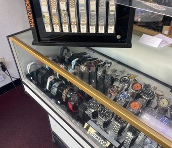 Reloj al atardecer: reparación experta de relojes y joyas