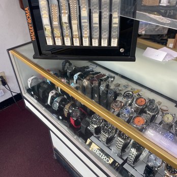 Reloj al atardecer: reparación experta de relojes y joyas