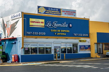La Familia Casa de Empeño y Joyería 1 Familia de la Casa de Empeño y Joyería: tradición en empeños y joyas de calidad