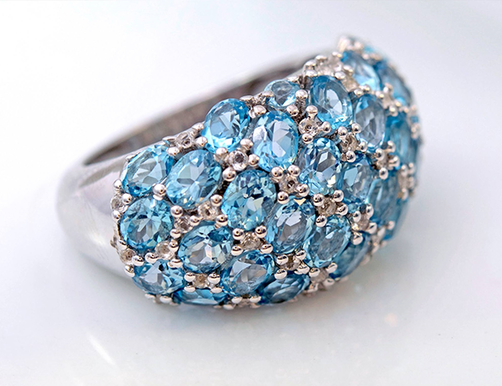 Piedras Preciosas y Alhajas de Lujo – Joyas Elegantes y Brillantes