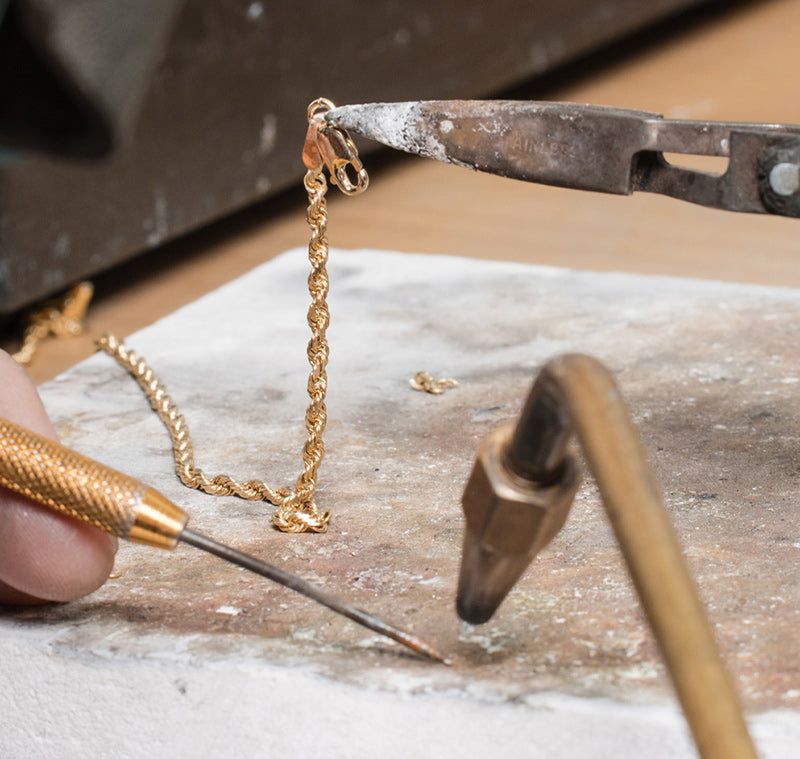 Reparación de joyas y relojes de oro sólido – Servicio profesional y garantía