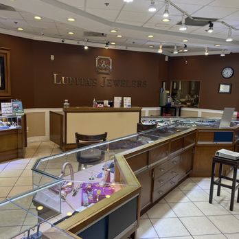 Lupita’s Jewelers en Cardenas Market – Joyería Artesanal, Oro y Diamantes | Compra Única