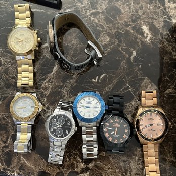 Reloj Accutime y Joyería de Lujo – Elegancia y Estilo en un Solo Accesorio