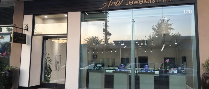 Arbi Jewelers: Joyas de lujo, anillos de diamantes y collares artesanales