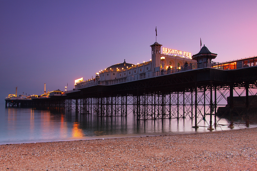 Brighton, Reino Unido: Vista panorámica de la playa y el Píer Británico