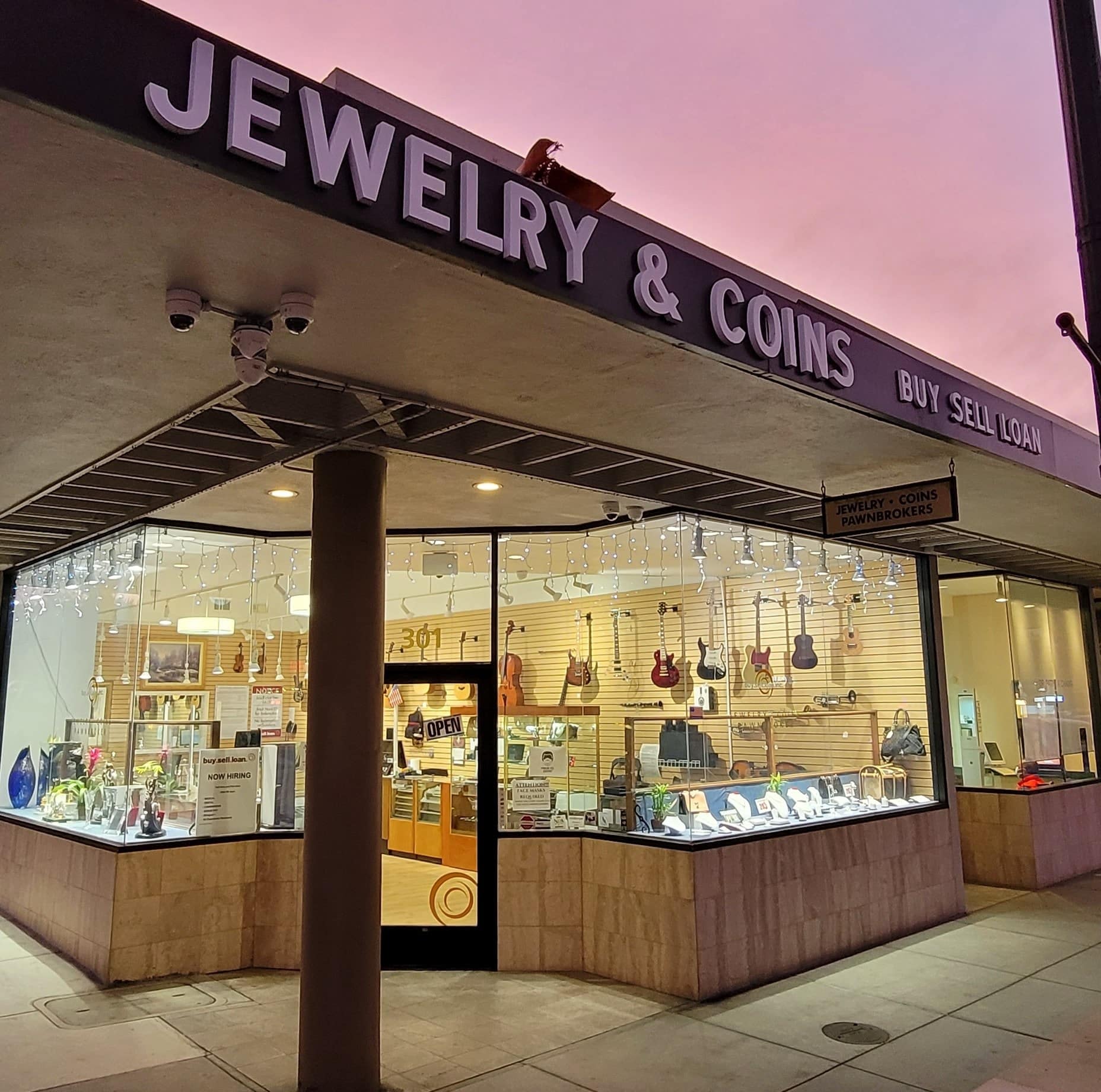 Tienda de Empeños en Oakland – Compra y Venta de Oro, Joyas y Electrónica