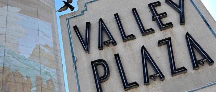 Valley Plaza: Centro comercial moderno con tiendas, gastronomía y eventos en la ciudad