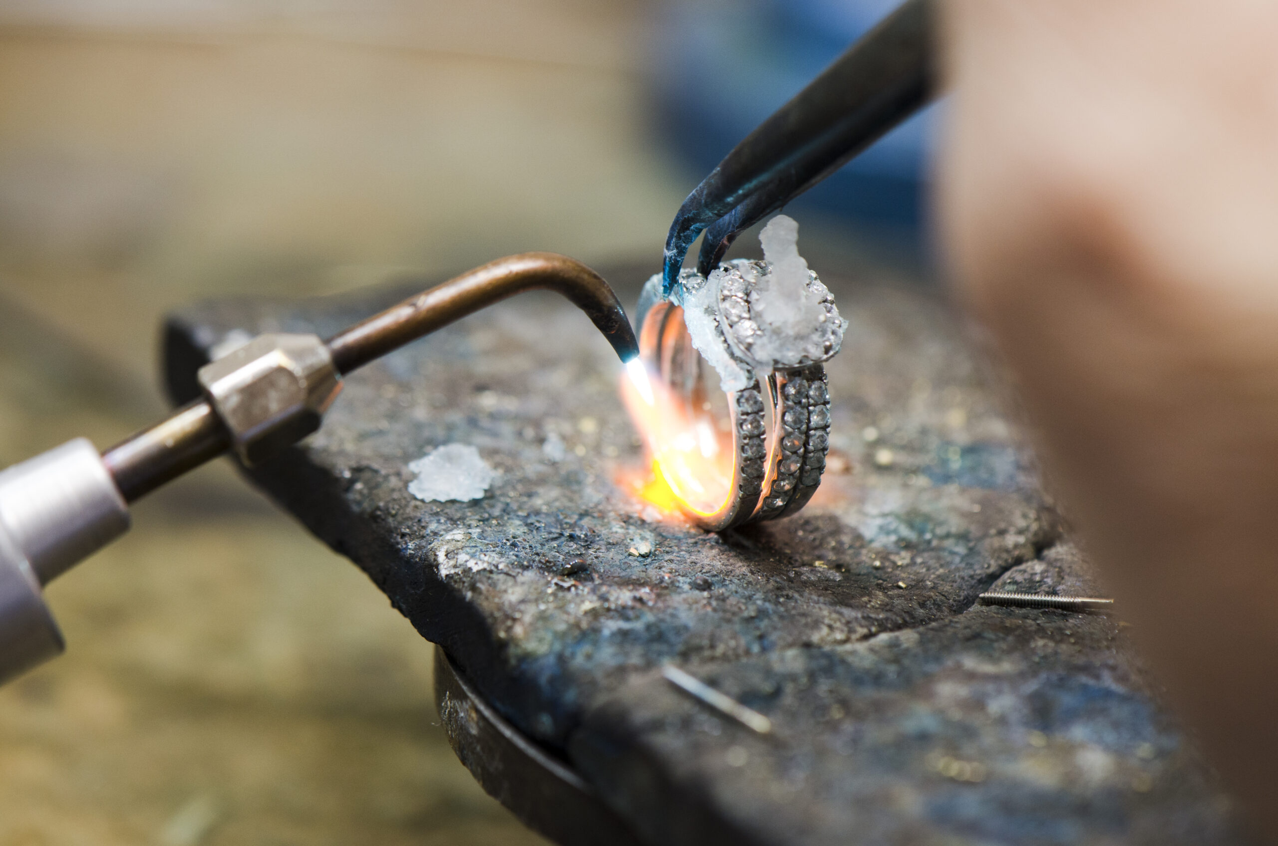 Reparación de Joyas Scala: Servicio Profesional de Reparación de Anillos y Collares
